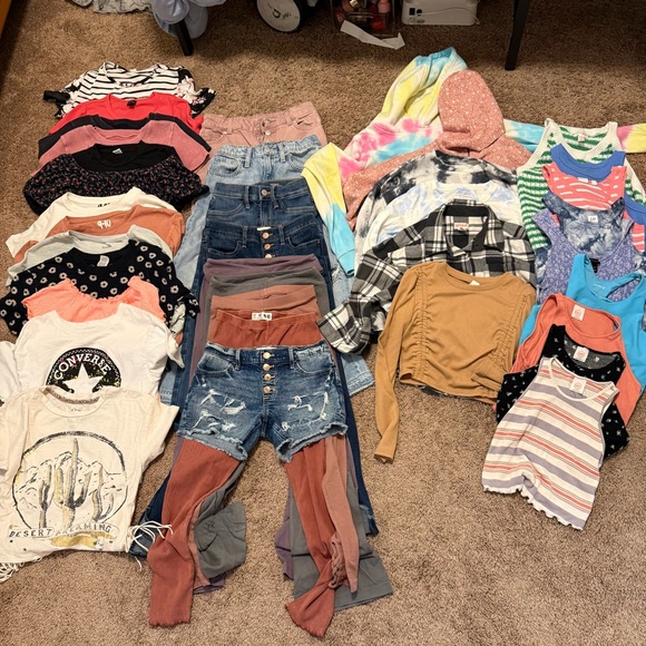 Huge Lot of Assorted Girls Tops, Shorts, Jeans, Leggings, Tanks in sz 10/12 L - Picture 10 of 10